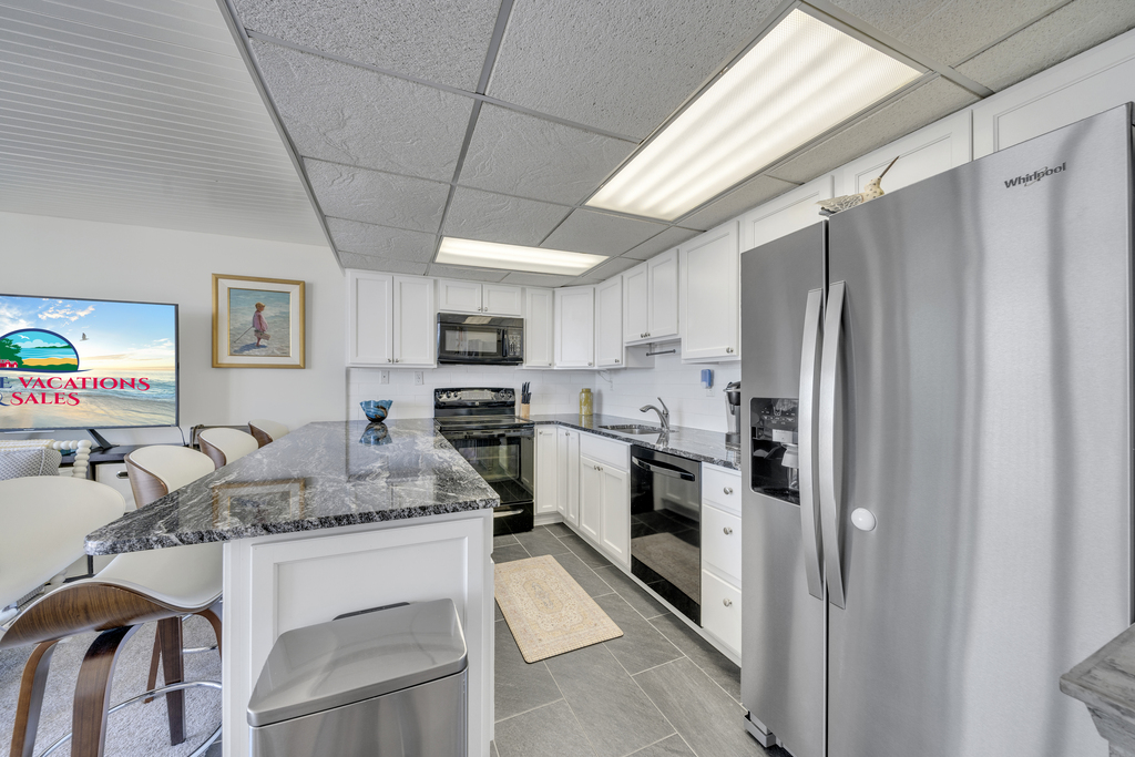 The Chef in your family will adore the wide open, Fully Equipped Kitchen!