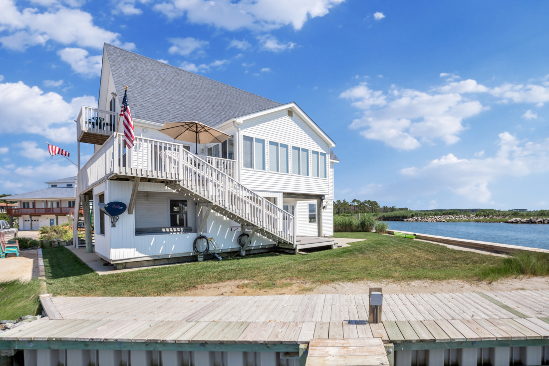 Surround yourself with amazing Views of the Chincoteague Bay.