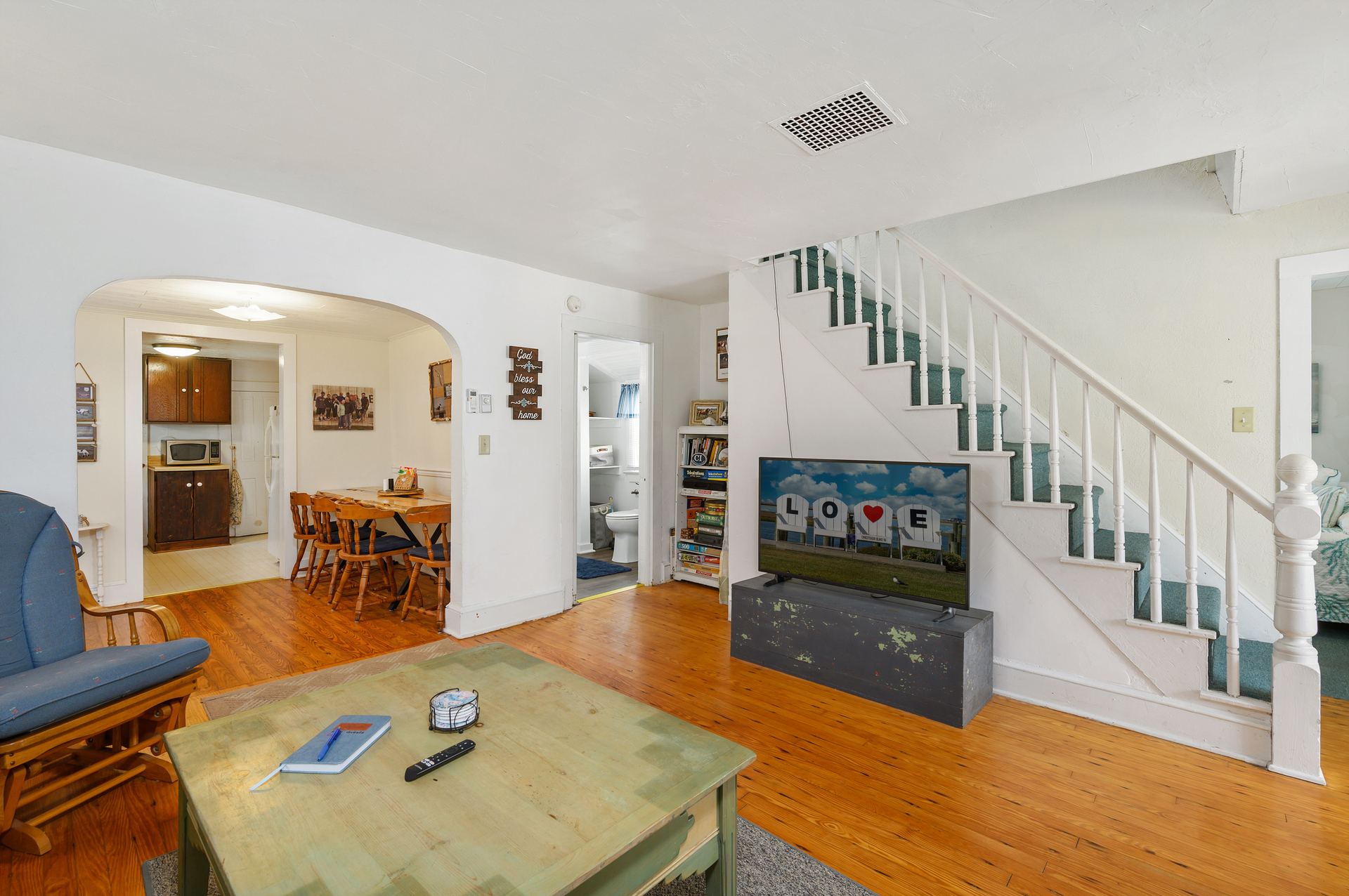 Flat Screen Streaming TV - perfect for Movie Night.