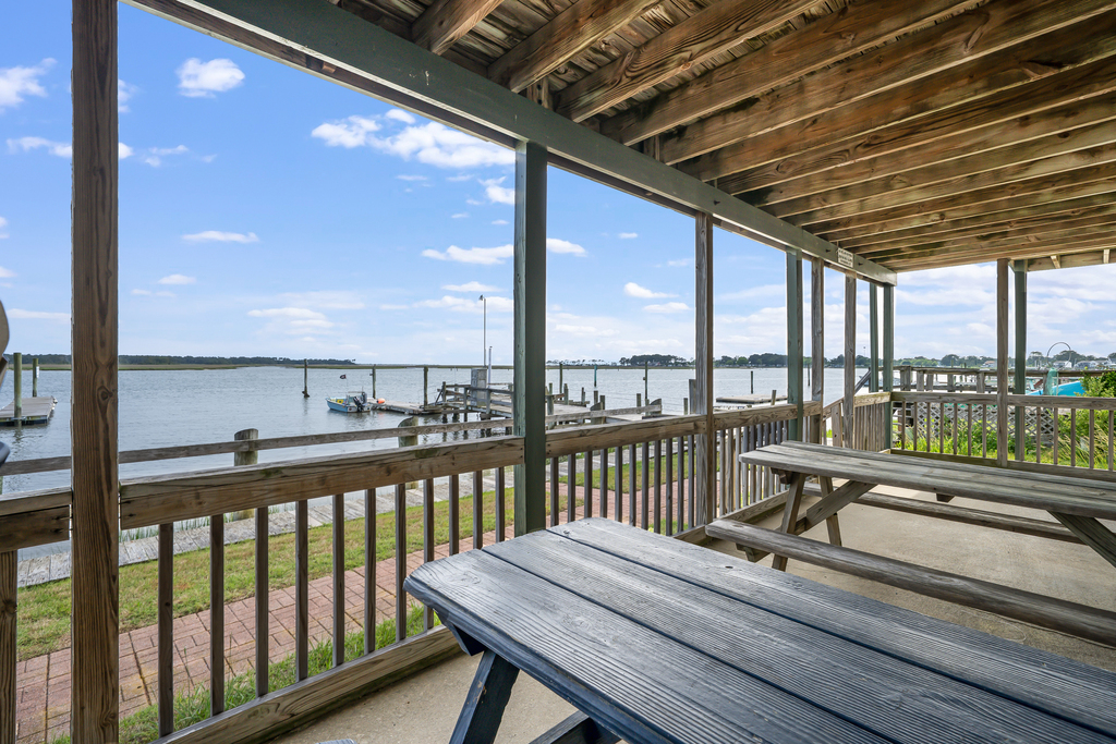 Or dine Al-Fresco on the water's edge and take in that salty, sweet sea breeze!