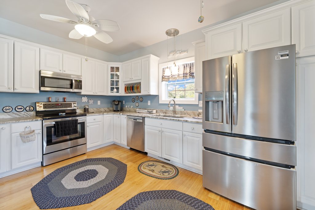 This beautiful home sleeps 8 more than comfortably - so much space!