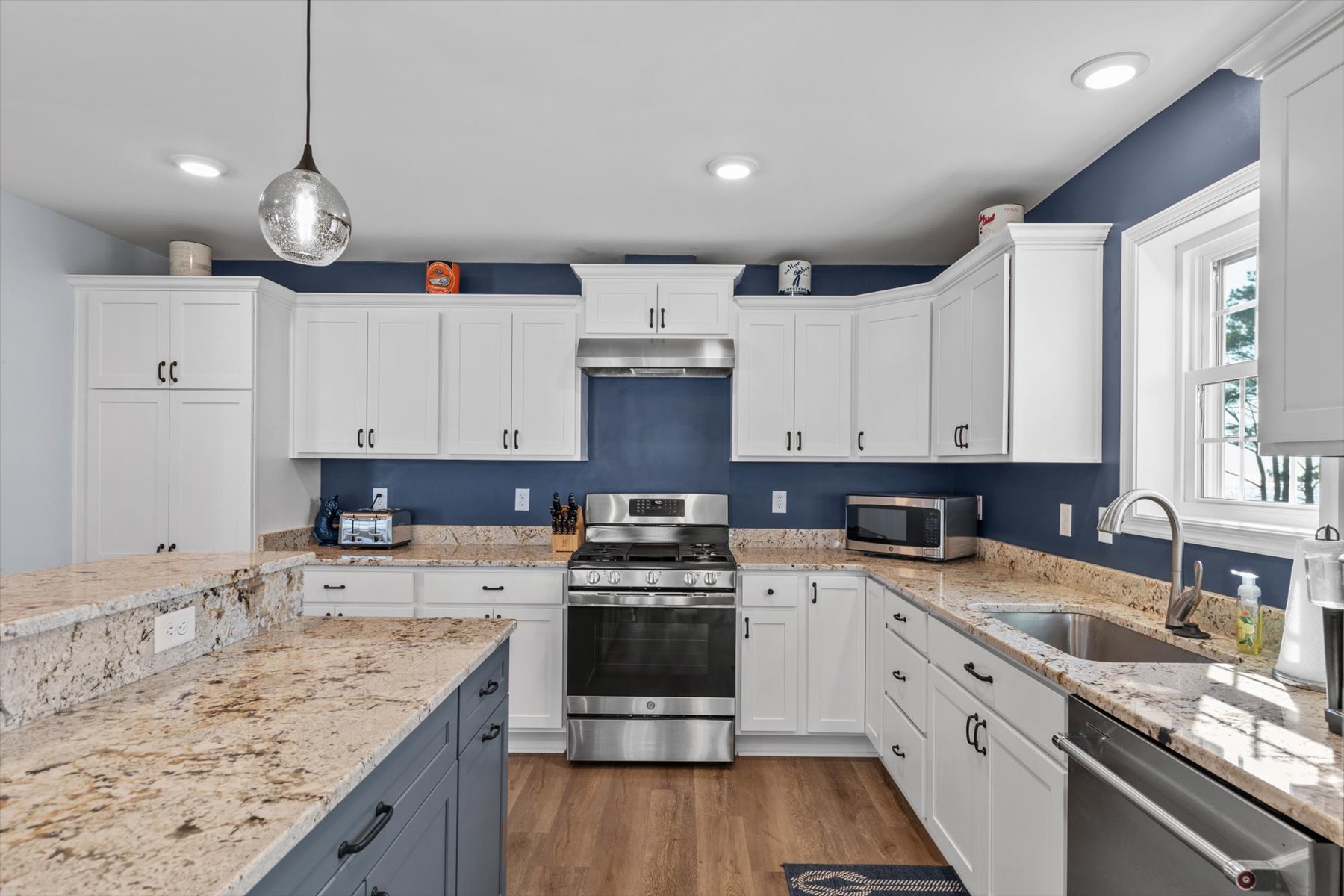 Mealtime will be a bay breeze at Stacked Deck.