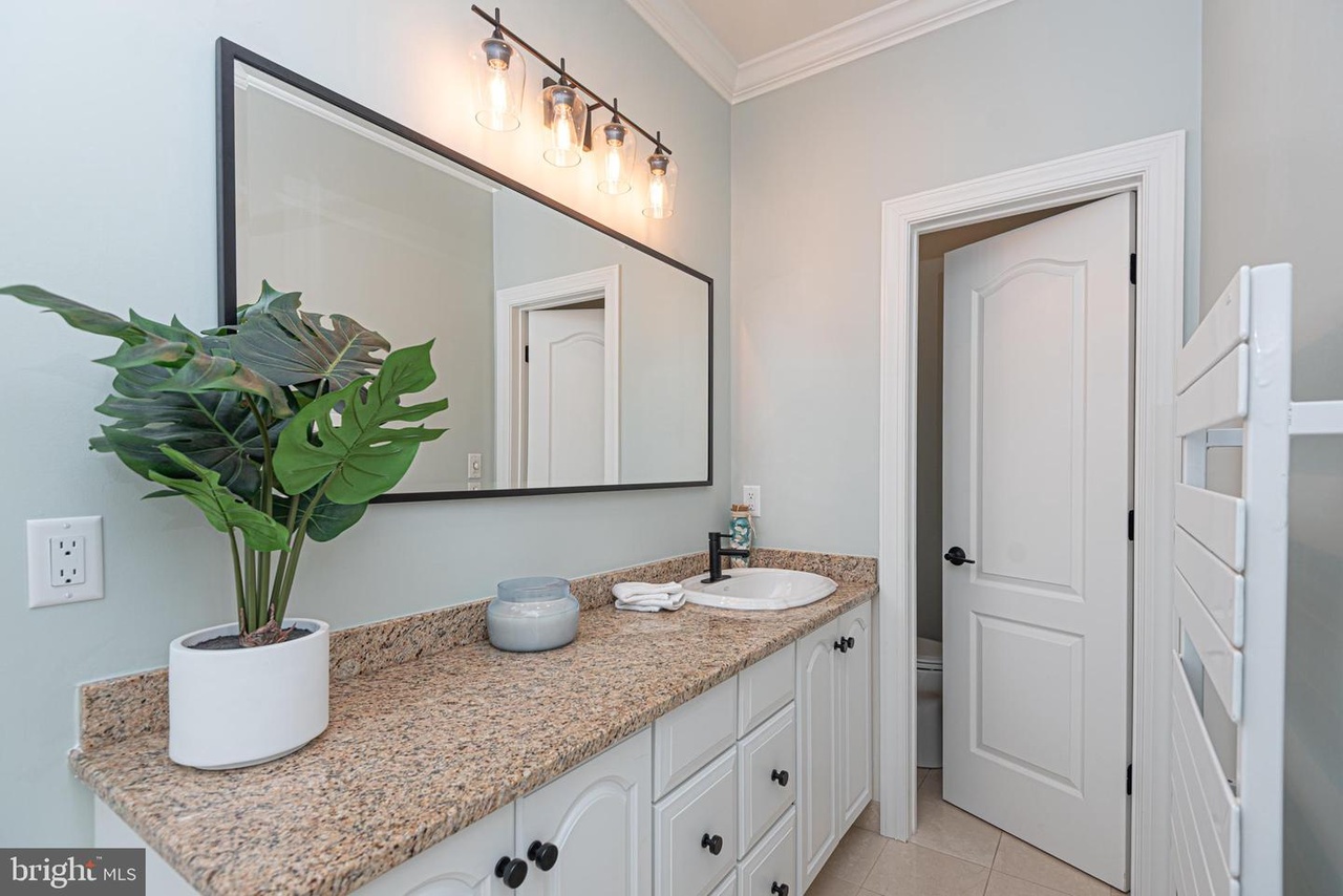 This Private Bath is nothing short of a Spa Like Retreat!