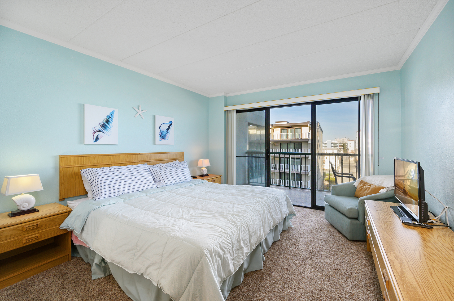 The colors of the sea, and the cozy King bed make this Primary Bedroom the perfect retreat
