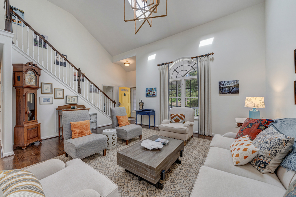 Beautiful Living Area - Soaring Ceilings and dramatic High End Furnishings.