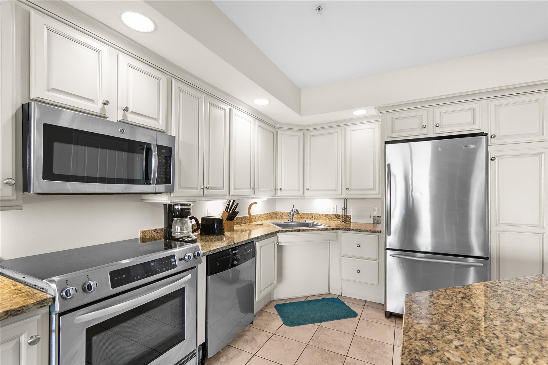 Stainless steel appliances and all your cooking supplies nearby for your convenience.
