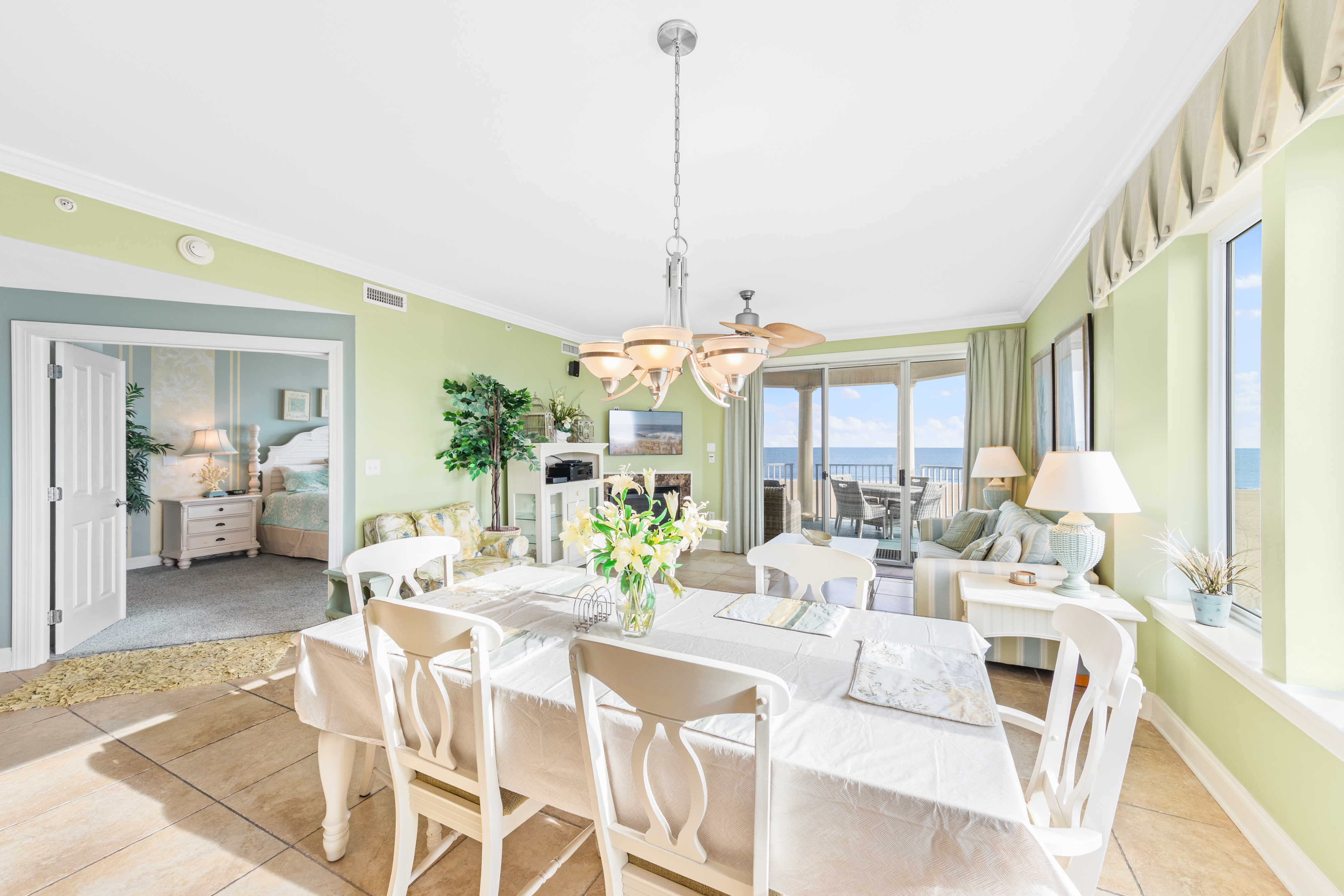 Enjoy dinner with a view!