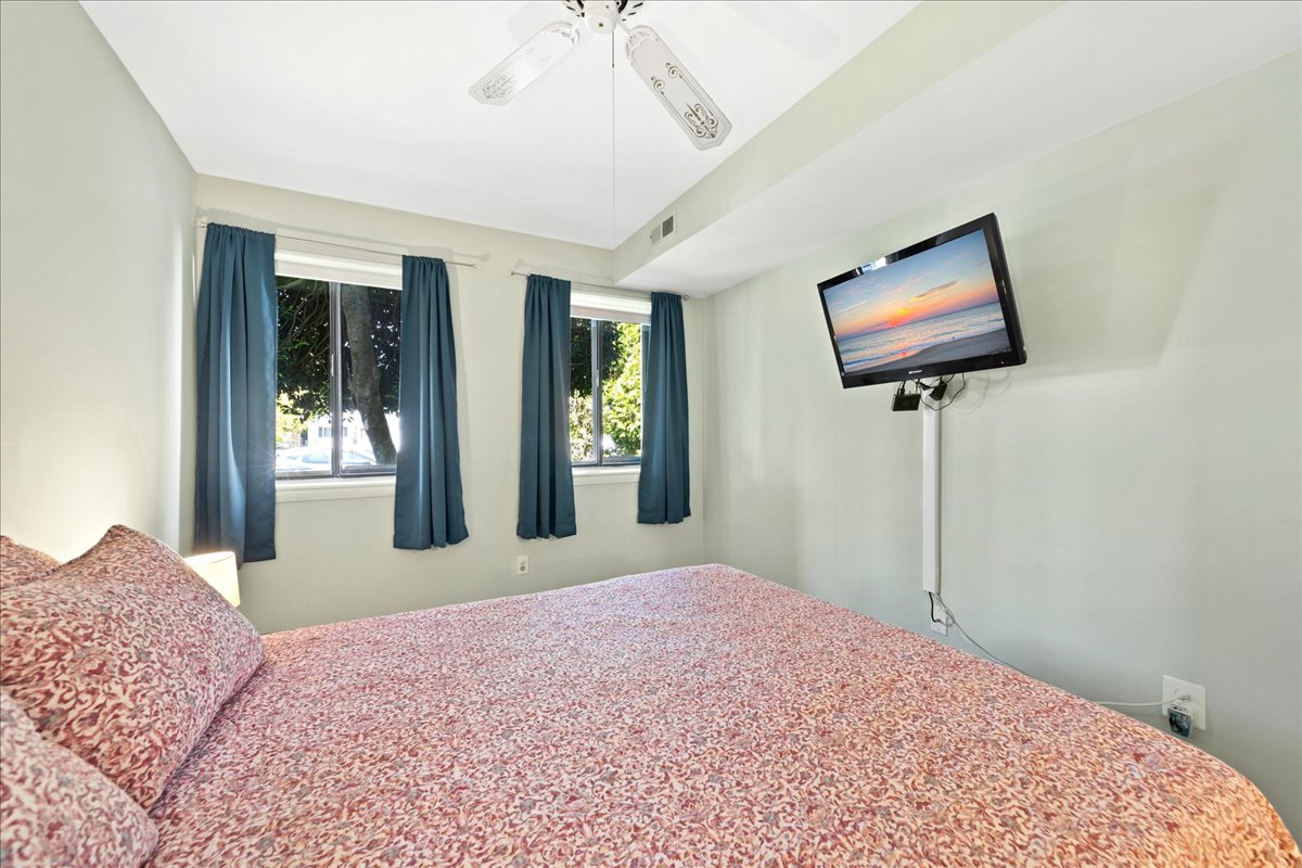 Cozy Up and enjoy the Flat Screen TV.