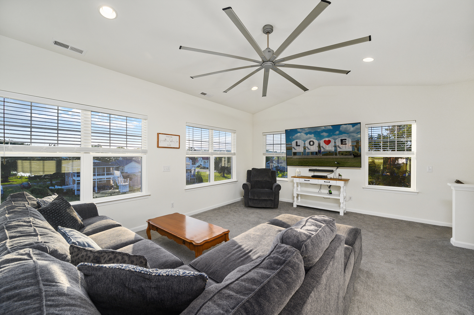 Relax in the Living Area with Free WiFi and Flat Screen TV with Directv and Streaming.