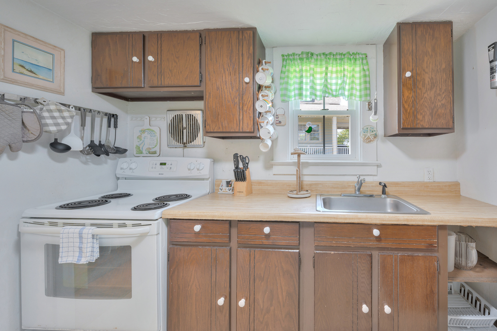 Country Kitchen has all you need to make mealtime a bay breeze.