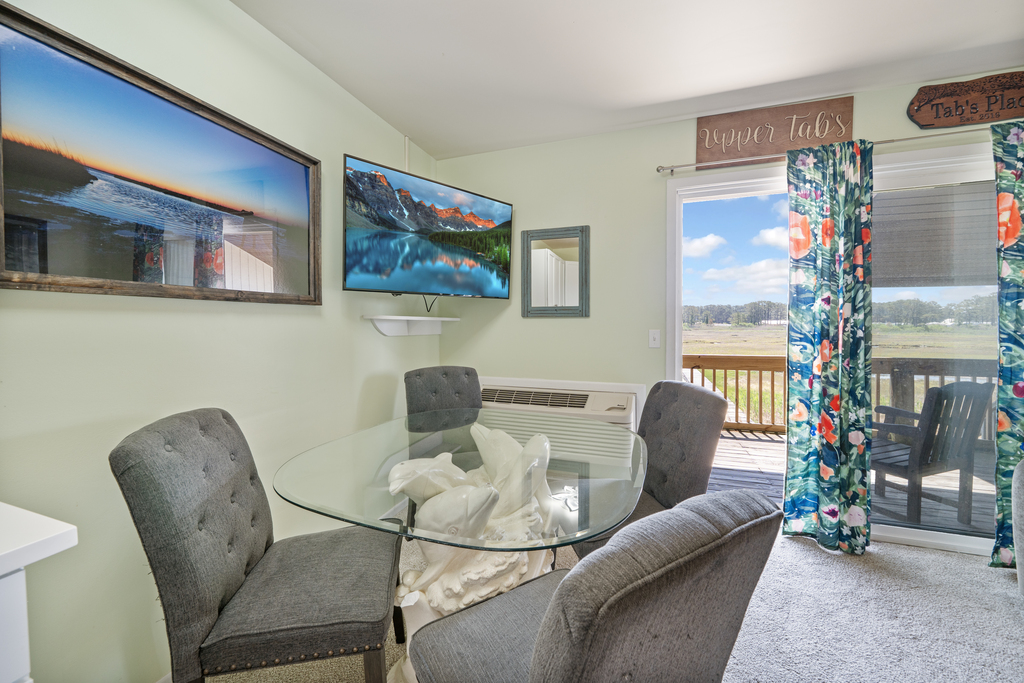 Dine with a view of the Creek!