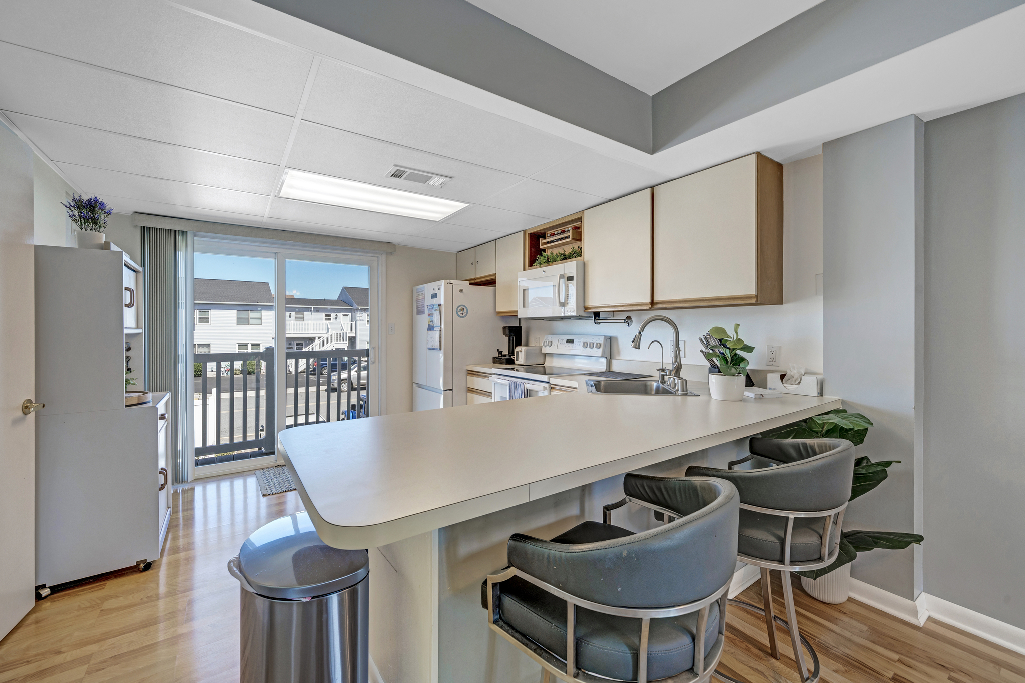 Enjoy a quick bite to eat at the Breakfast Bar before heading out!
