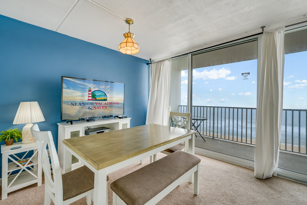 The wall to wall glass door provides the BEST view!