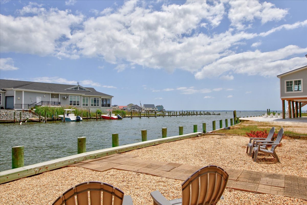 Kick back and take in that salty, sweet bay breeze.