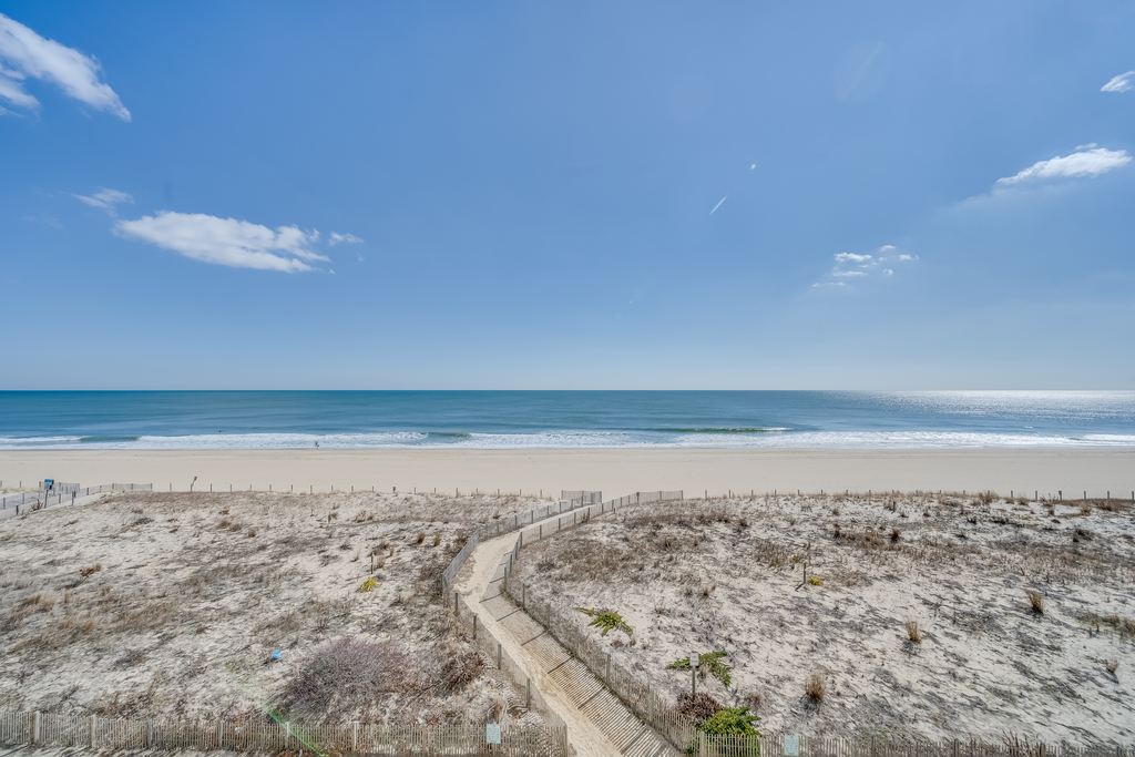 Sea Gate 406 - Bright and Beachy just steps away from the Beach!