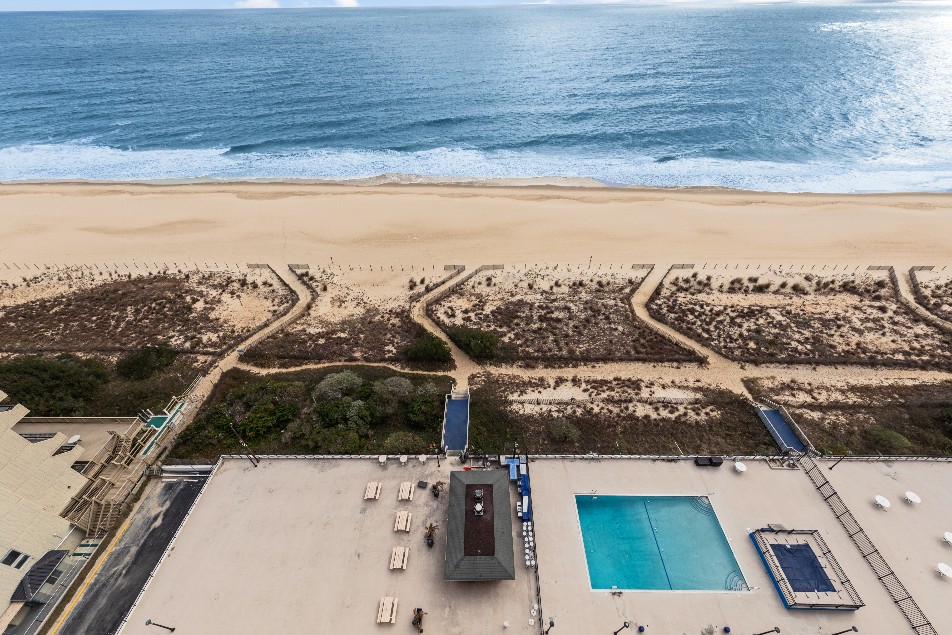 Featuring a year round Heated Indoor Pool and Hot Tub - both open 24 hours, as well as a seasonal Outdoor Heated Pool, Hot Tub, and Tiki Bar open May through October.