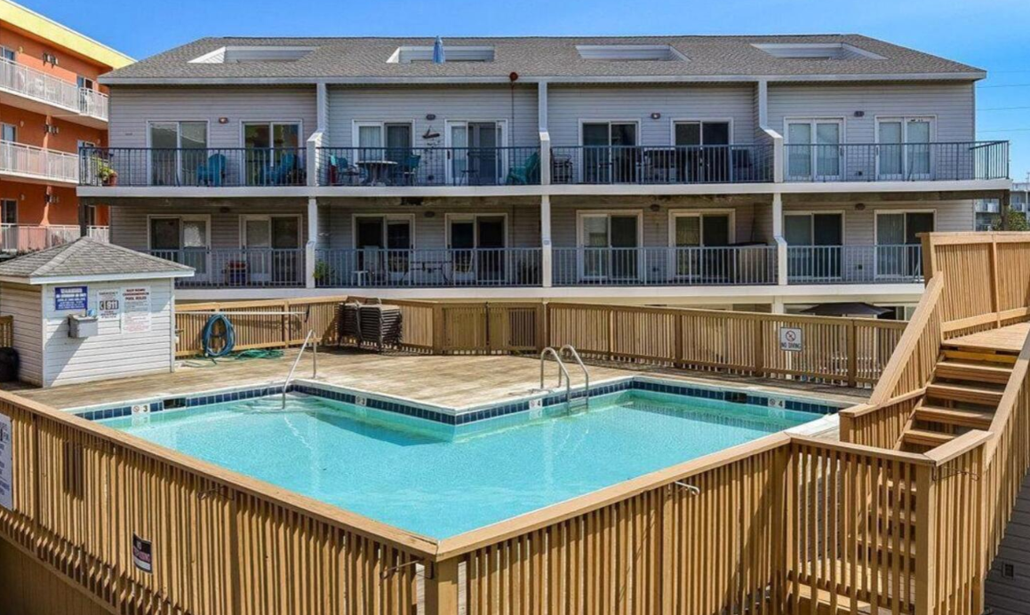 Relax by the Shared Pool!