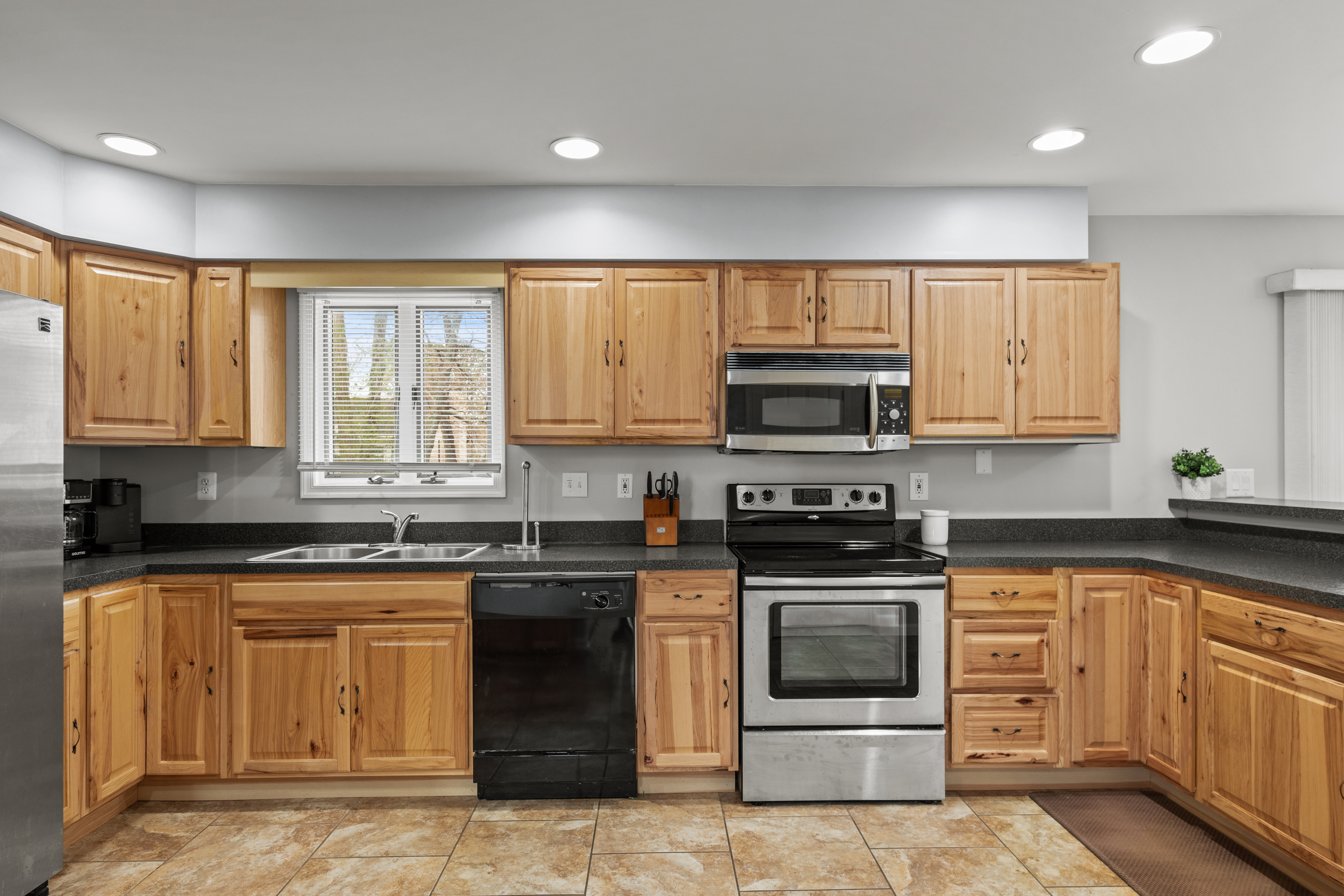 You'll find everything you need in this Kitchen!