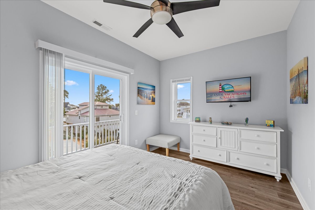 Soothing grays and whites - so natural and relaxing.