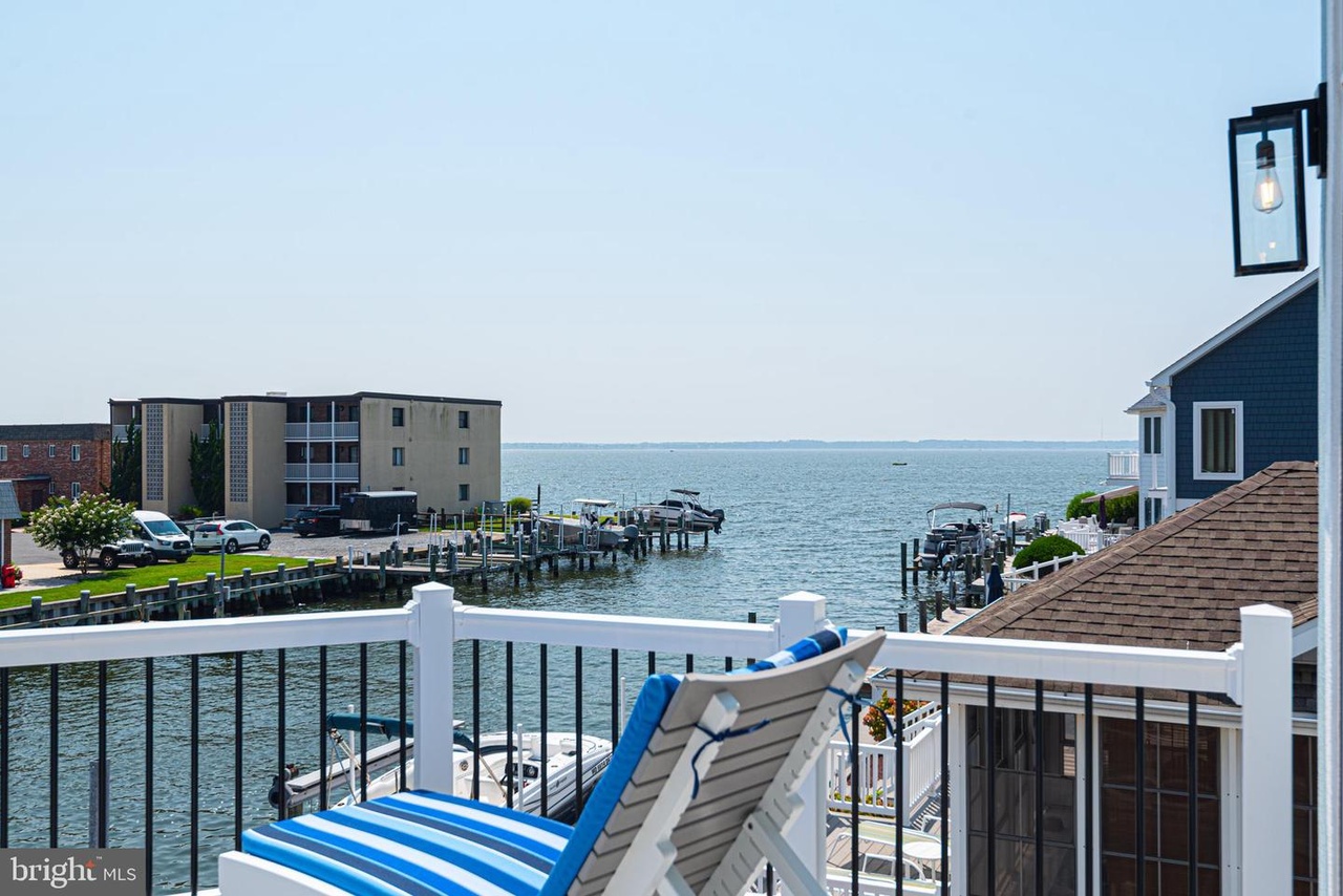 Private Canal-Front Balcony with Lounge Seating!