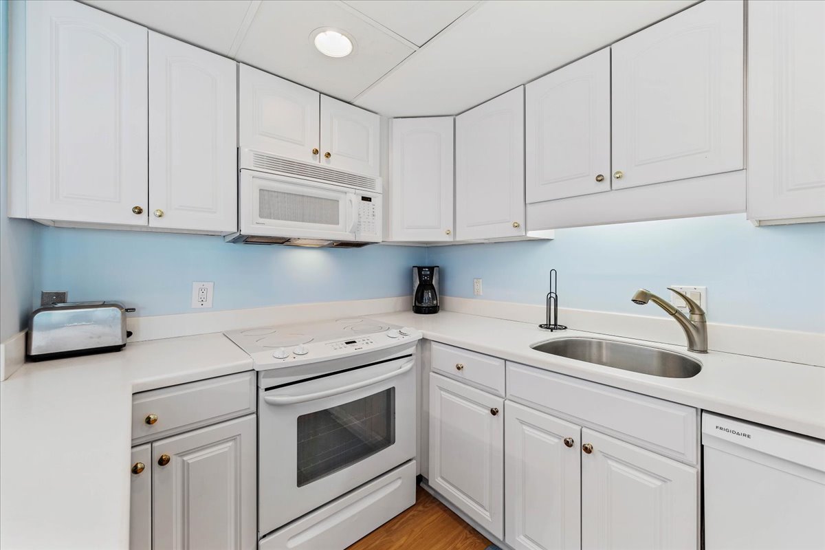 Well Stocked with everything you'll need to make mealtime an Ocean Breeze!