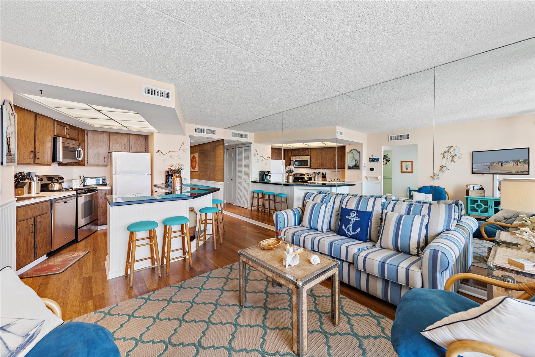 Relax with enjoy the Central AC and Free Wi-Fi!