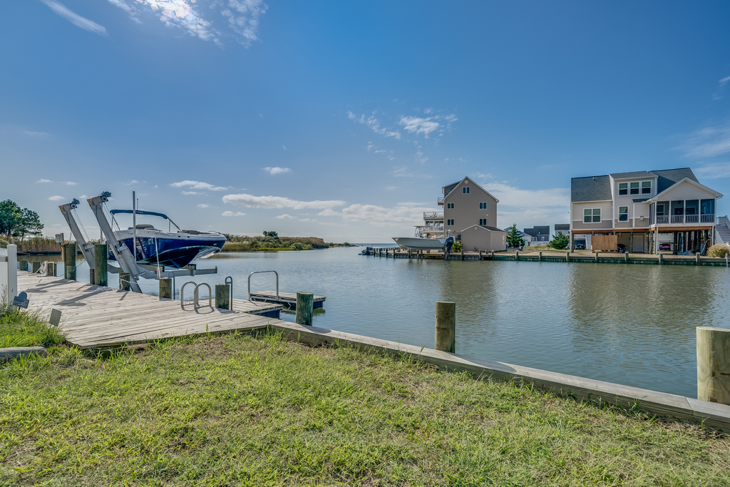 Tie up your Boat - perfect location for tons of Water Sports!