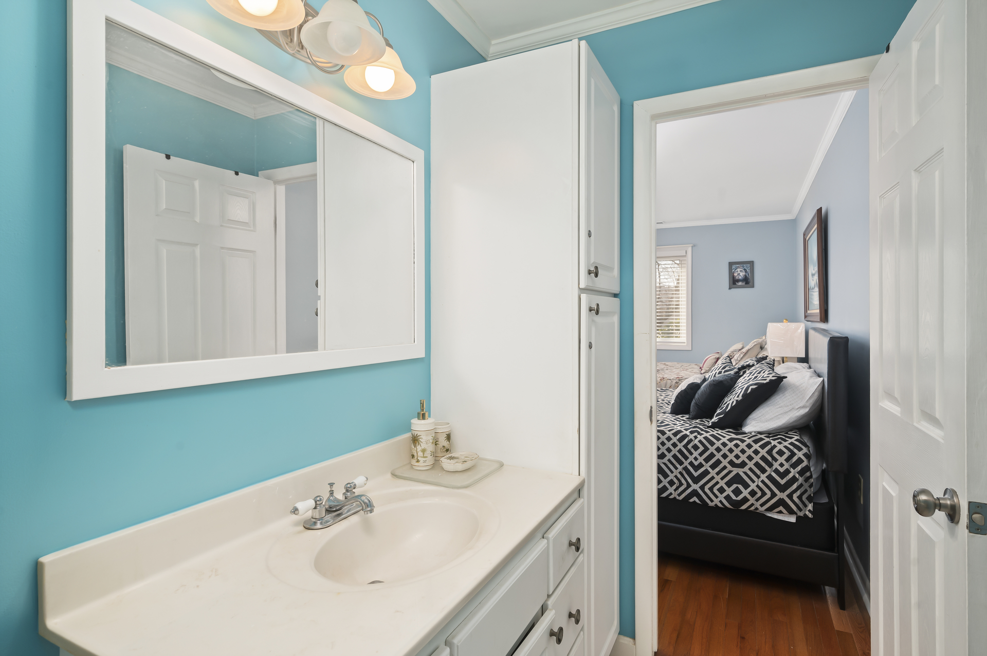 Spacious Primary Bath adorned in Bright Blues!