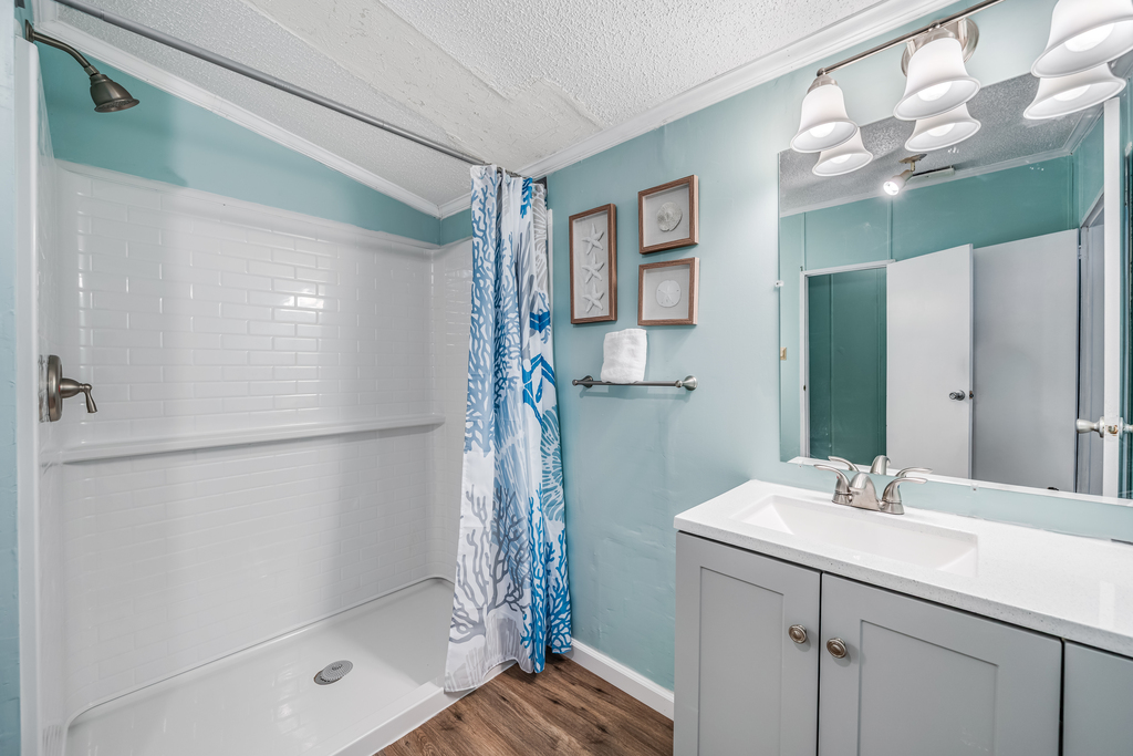Spacious Bathroom!