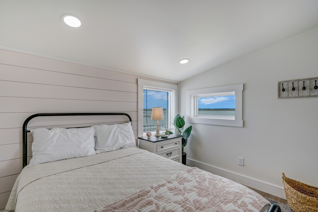 Hear the Laughing Gulls fish for their morning meal after a restful night's sleep.