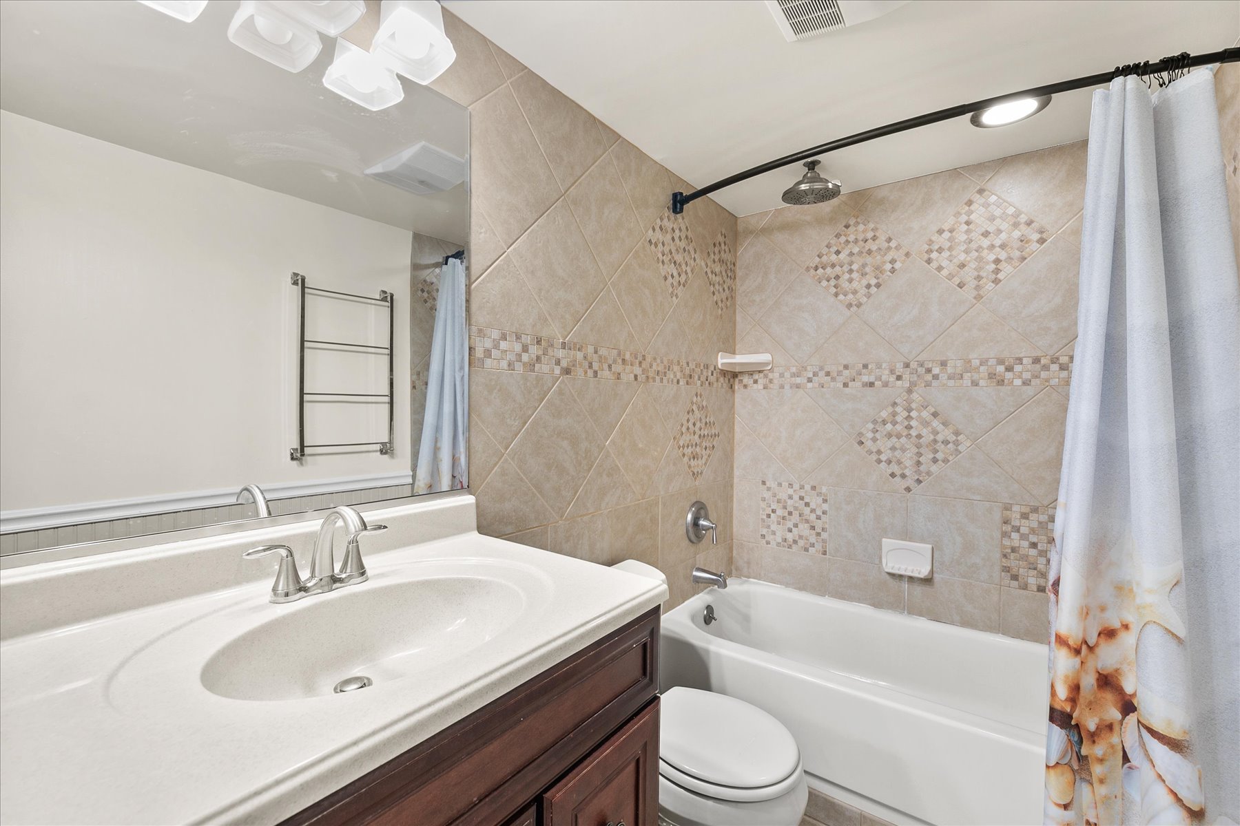 Shared Bath with Shower/Tub combo