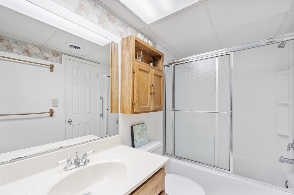 The Full Bath features a Shower/Tub combo.