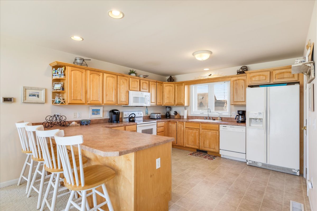 Grab a quick bite at the Breakfast Bar before hitting the Beach.