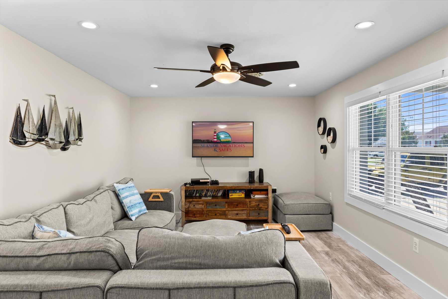 Kick back and enjoy Free WiFi and Flat Screen Smart TV.