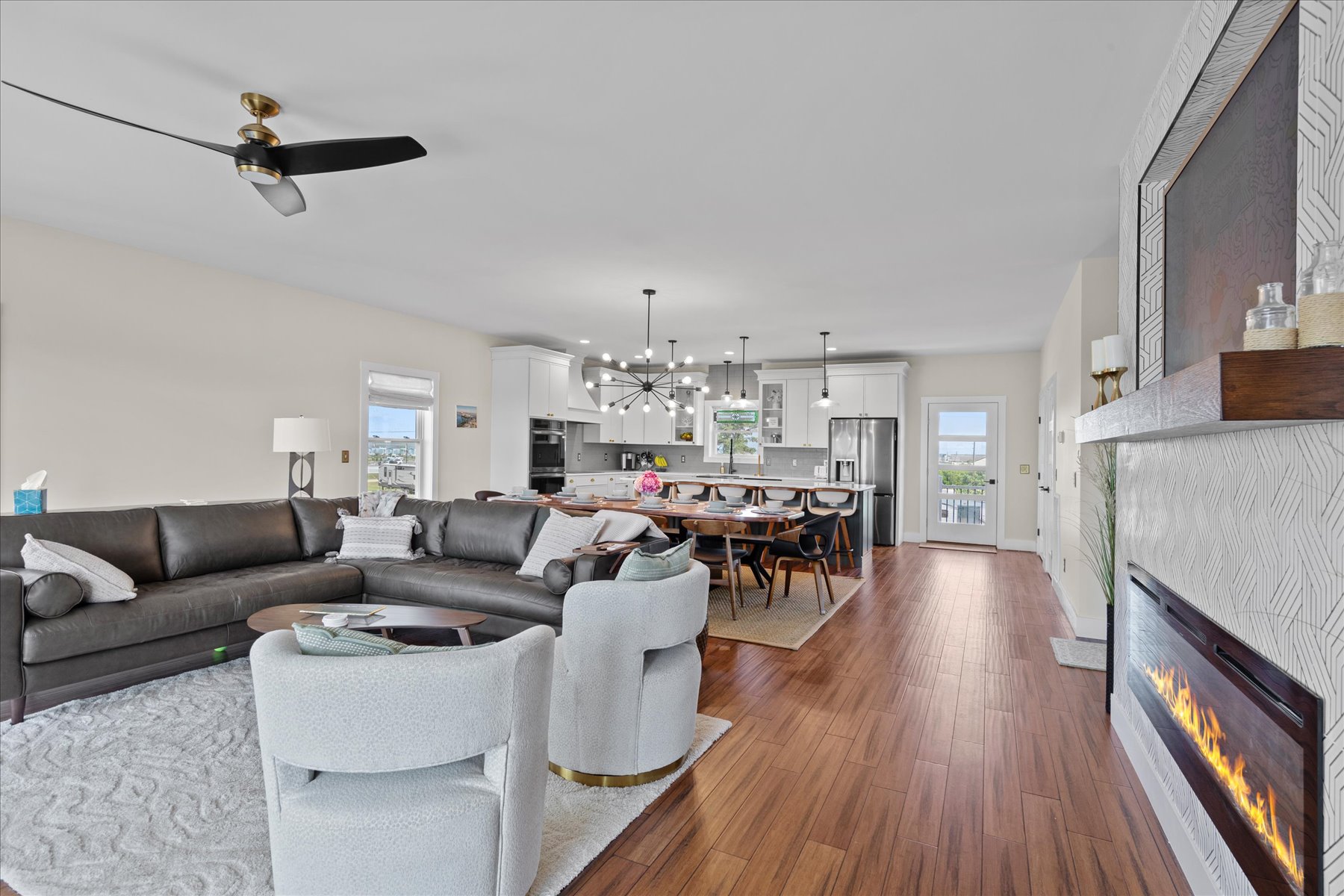 Gorgeous Hardwood Flooring throughout.
