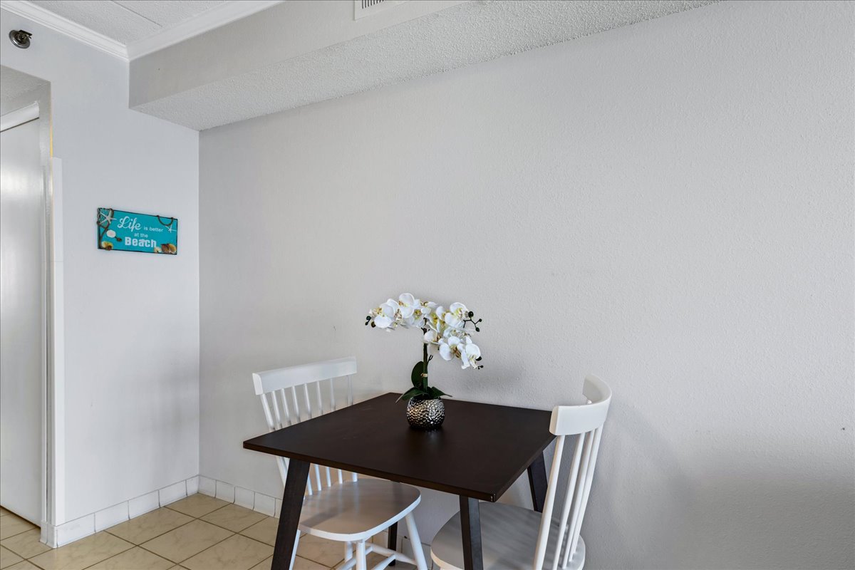 Grab a quick bite before hitting the beach!