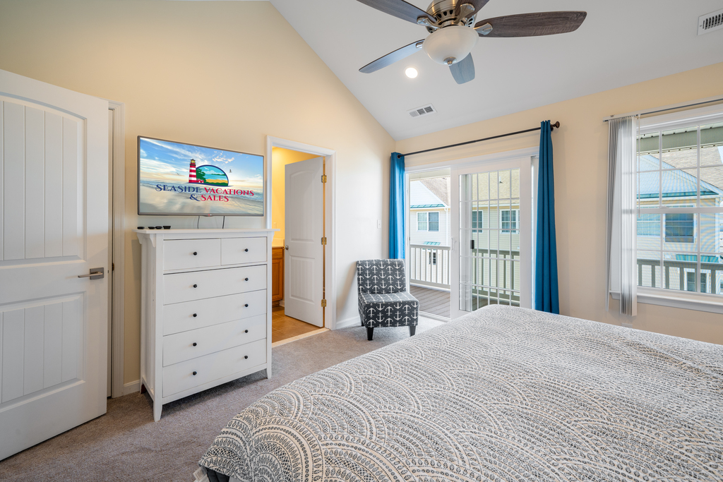A Bright and Spacious room you would love to wake up in!