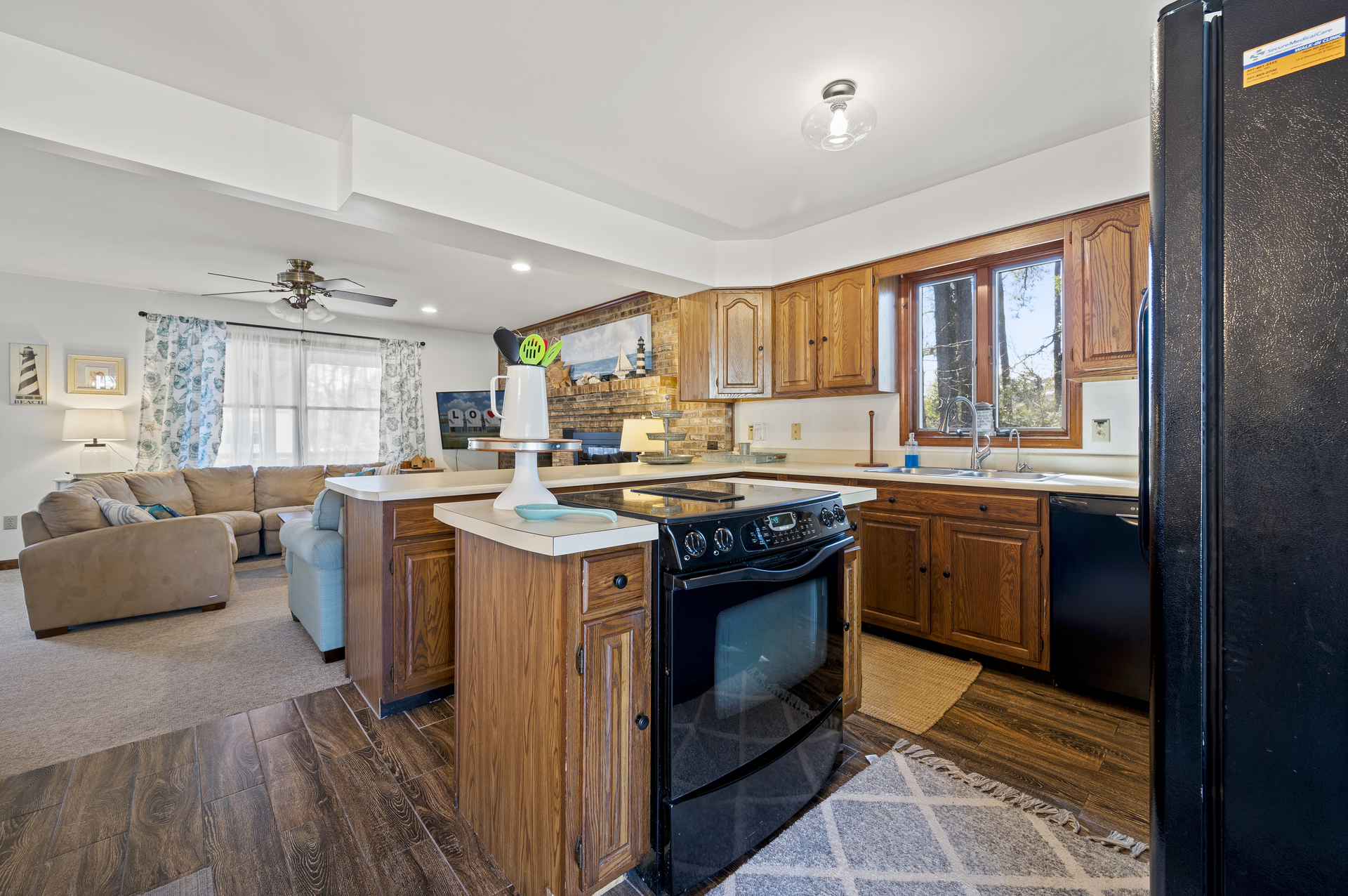 All you need to make mealtime a bay breeze.