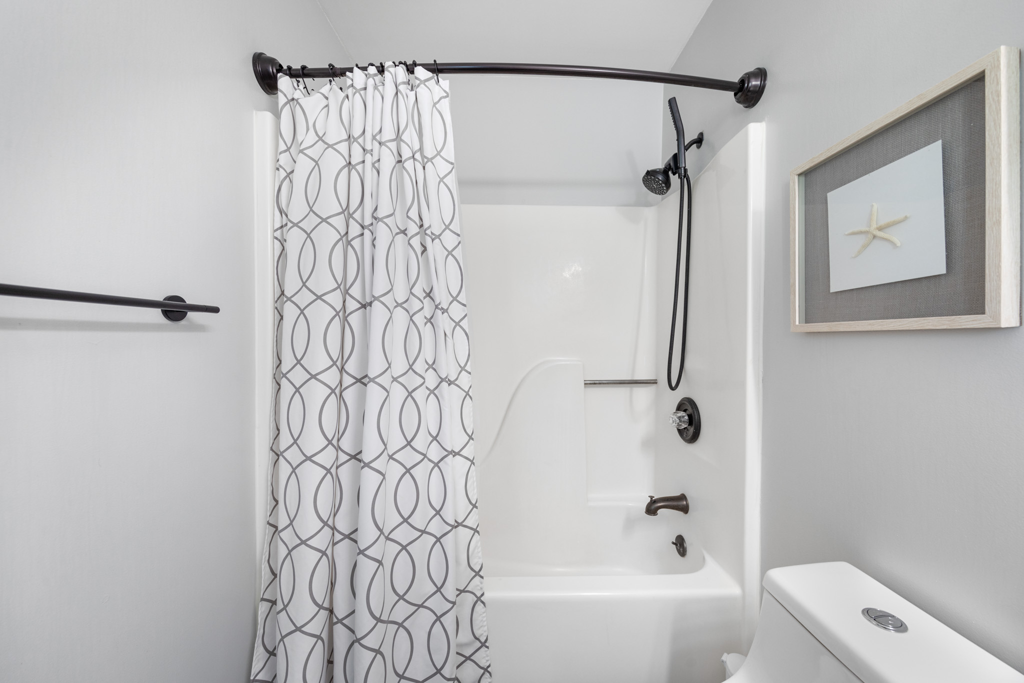 Another Shower/Tub Combo to wash away the Sand and Sun from a long Beach day.