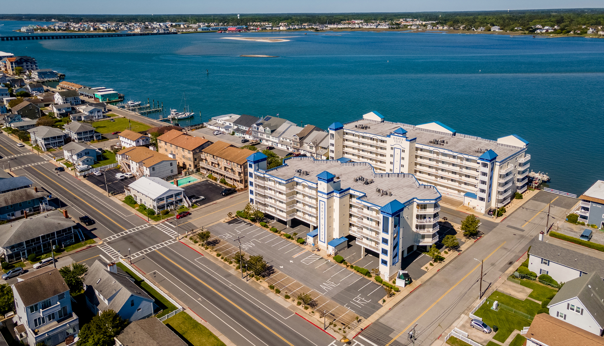 Baia Vista is a Wonderful Family Building right on the Bay!