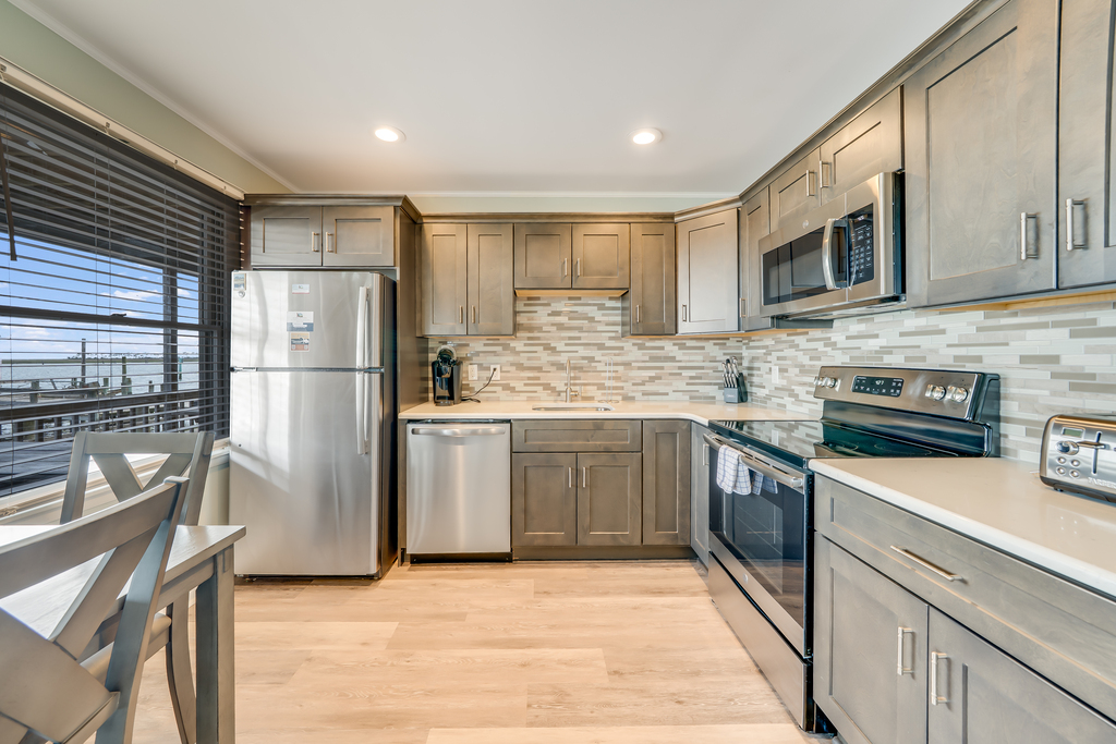 Not one to cook on Vacation? There are lots of great dining options nearby!