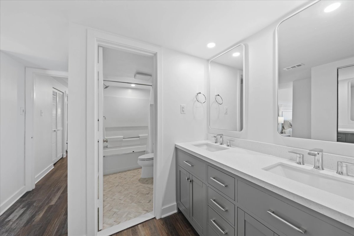 Plenty of Space to get ready for a night out in the town!