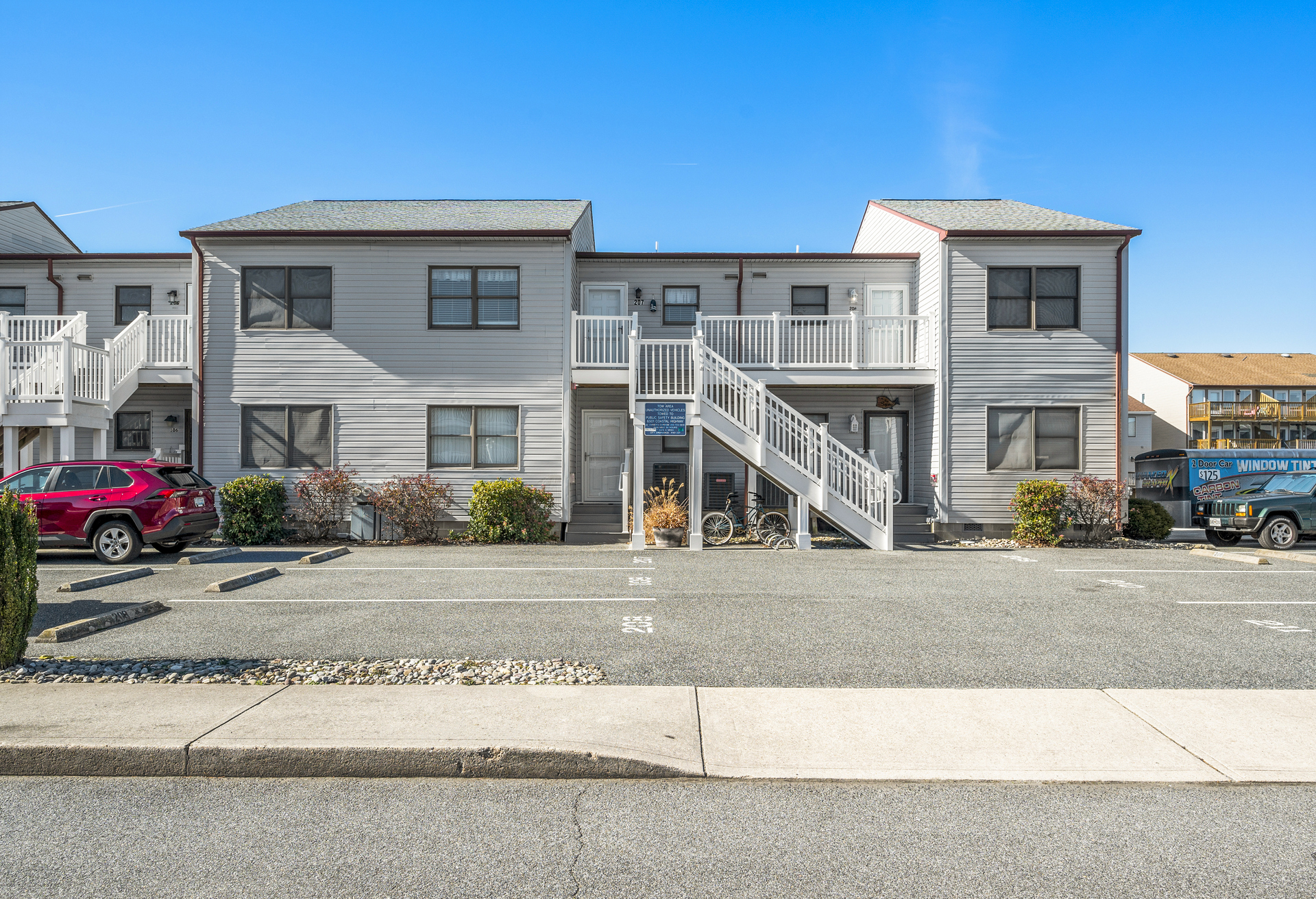 Sea Robin 207 is a 2nd Floor Condo with awesome Views.