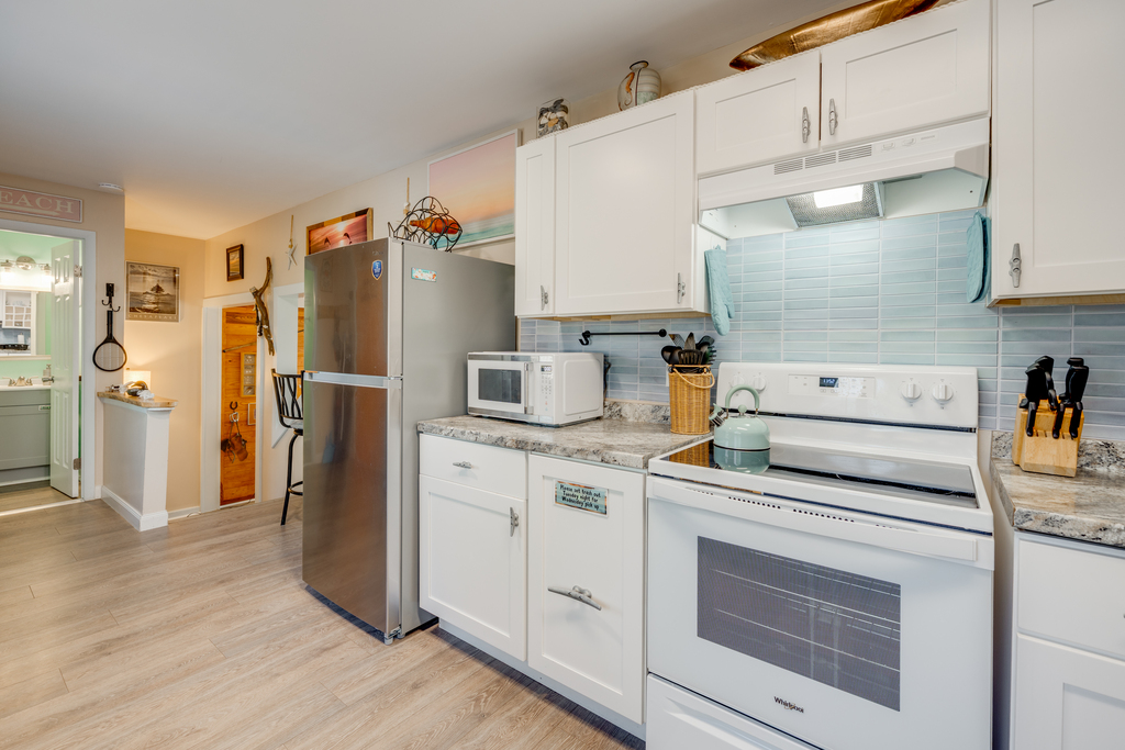 Plenty of Countertop Space and beachy White Cabinetry.