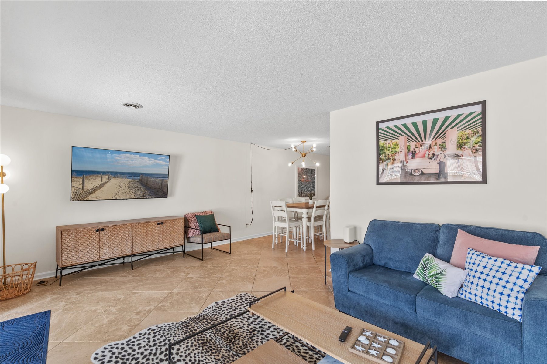 Enjoy the Modern Décor this home has to offer!