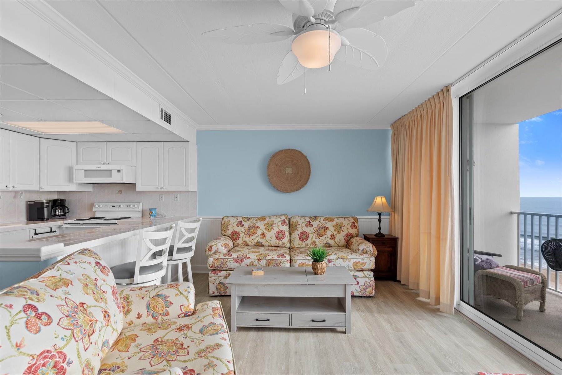 You'll love relaxing with Family, enjoying the Flat Screen TV and Free Wi-Fi!