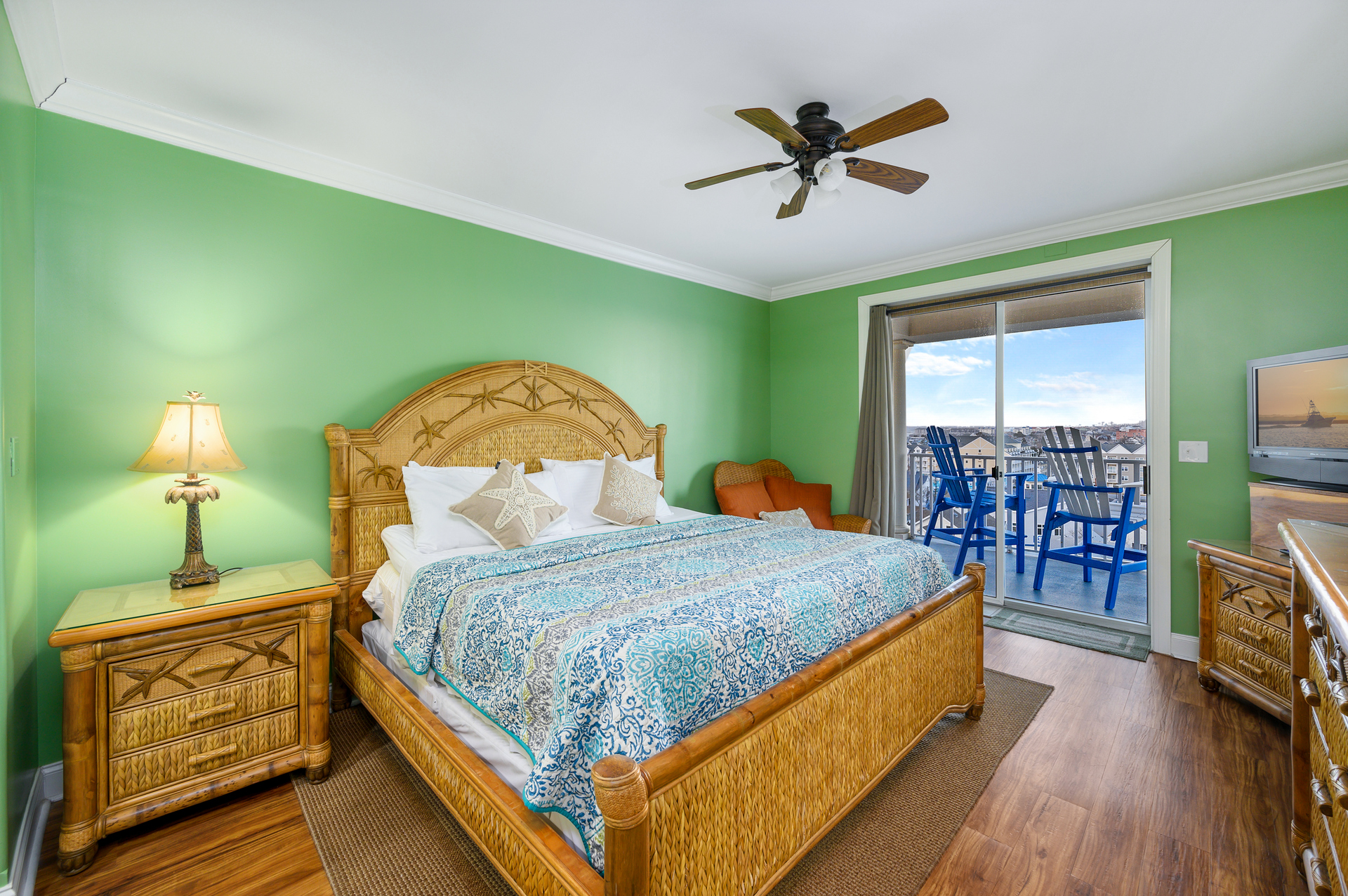 With Luxury King Bed and Balcony access, it doesn't get much better than this!