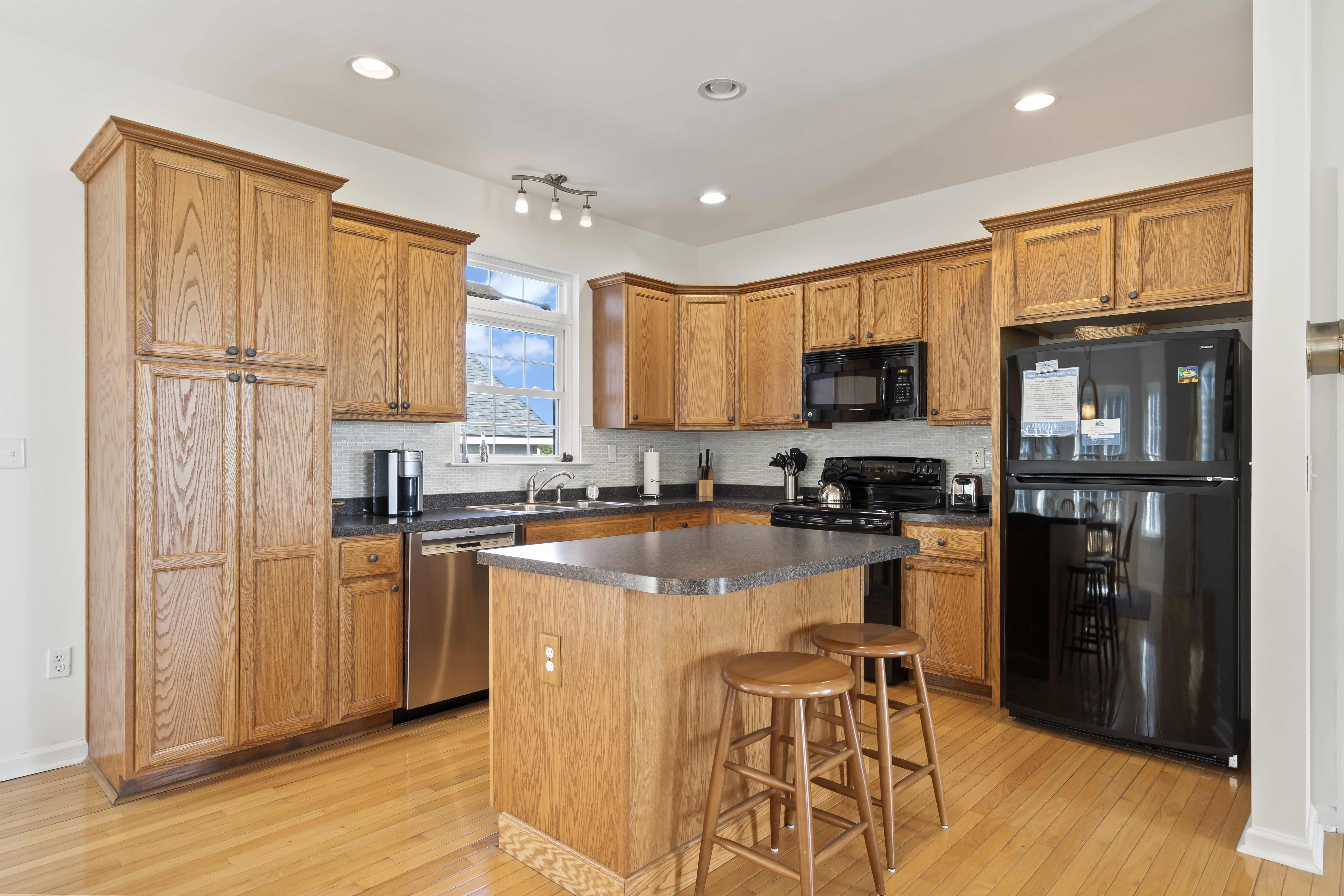 Grab a quick bite at the Breakfast Bar before heading to the Beach.