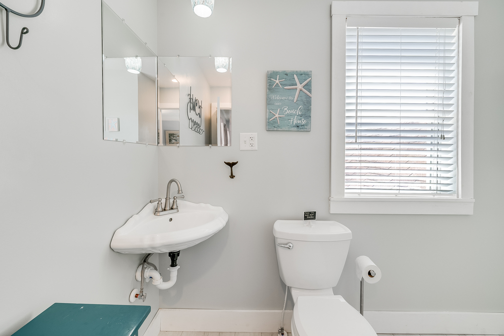 Attached Primary Full Bath with Walk-in Shower.