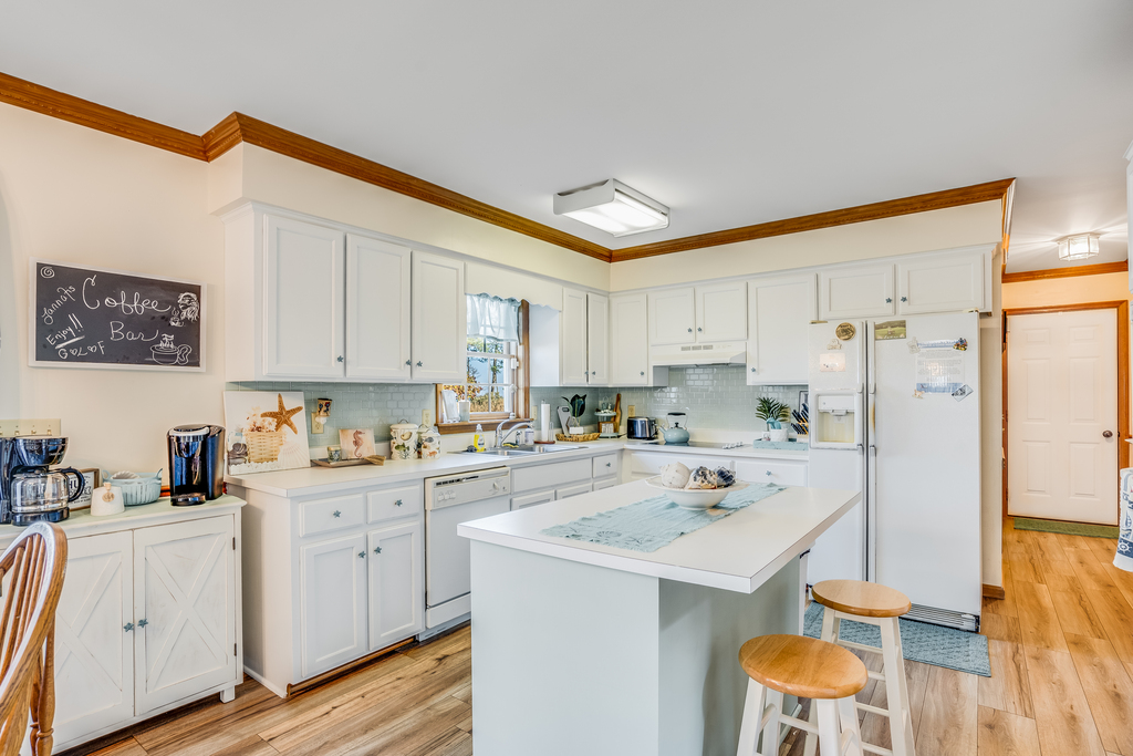 Perfect Coastal Kitchen is well-stocked - there's even a Coffee Bar!